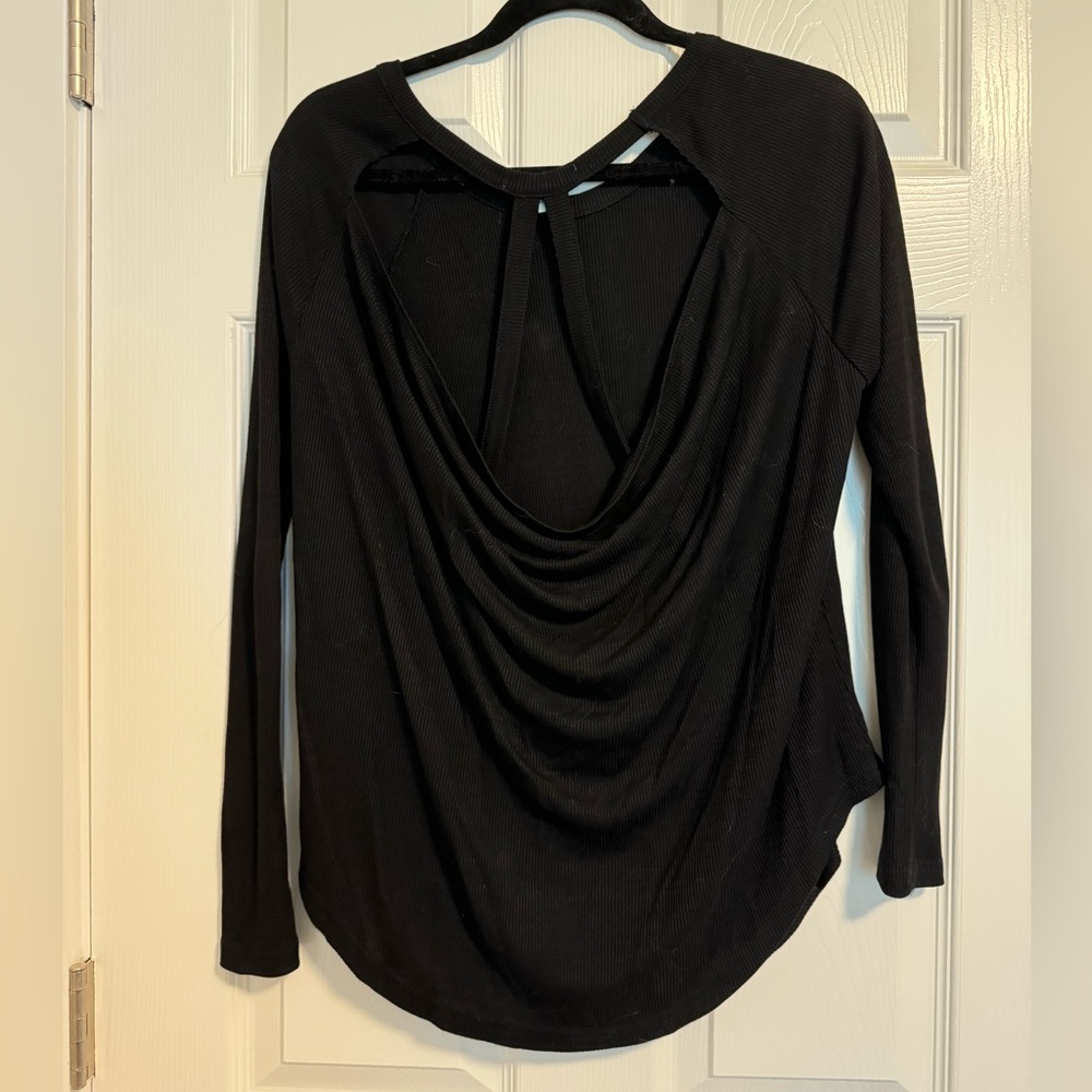 Black ribbed longsleeve with open back